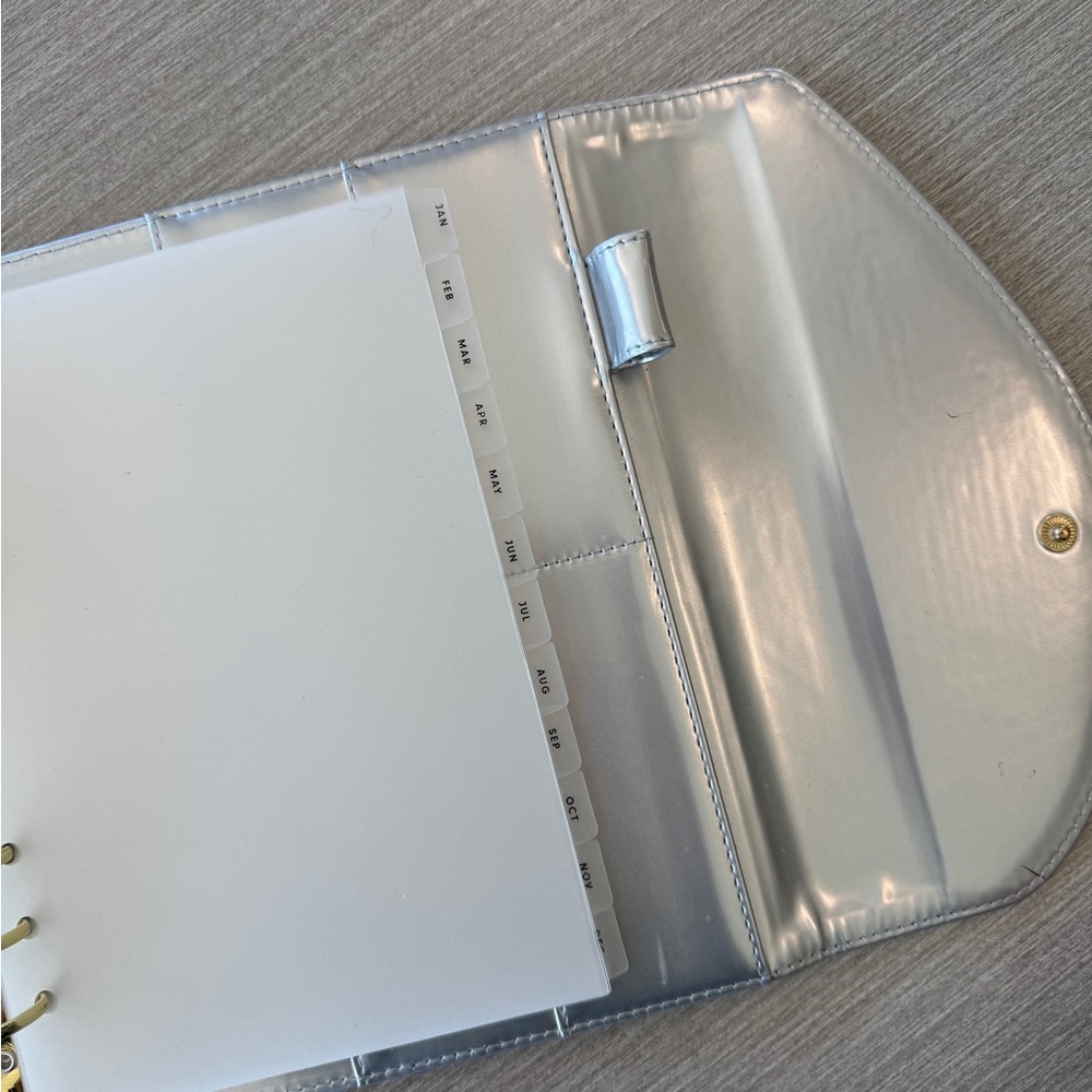 STIL Space Silver A5, 6-ring Planner Binder - Picture 3 of 8